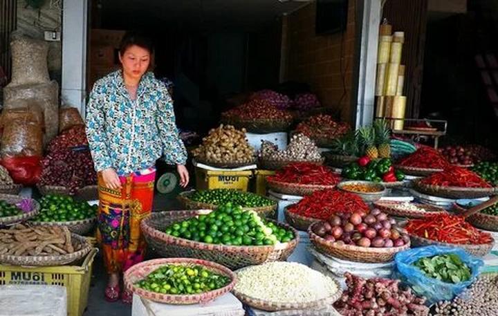 Blouse tay phồng quá đà: Tay phồng quá to dễ khiến tổng thể trông nặng nề, thay vào