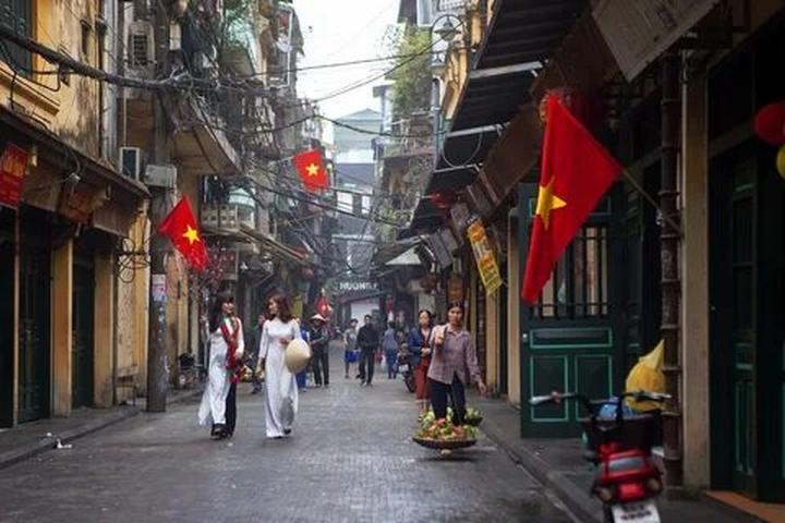 Nội dung: Trong một bóng mát trong mùa hè nóng bỏng, một cột mốc trong lịch sử nhạc